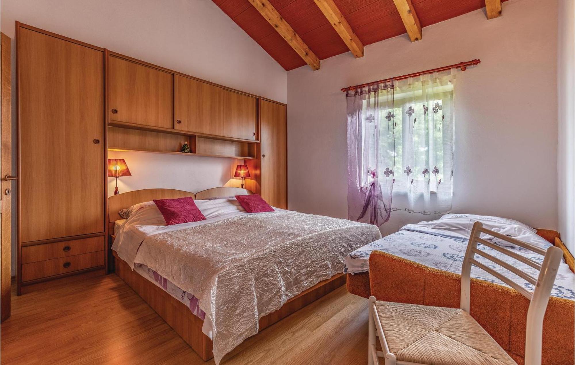 2 Bedroom Amazing Home In Rakotule ภายนอก รูปภาพ