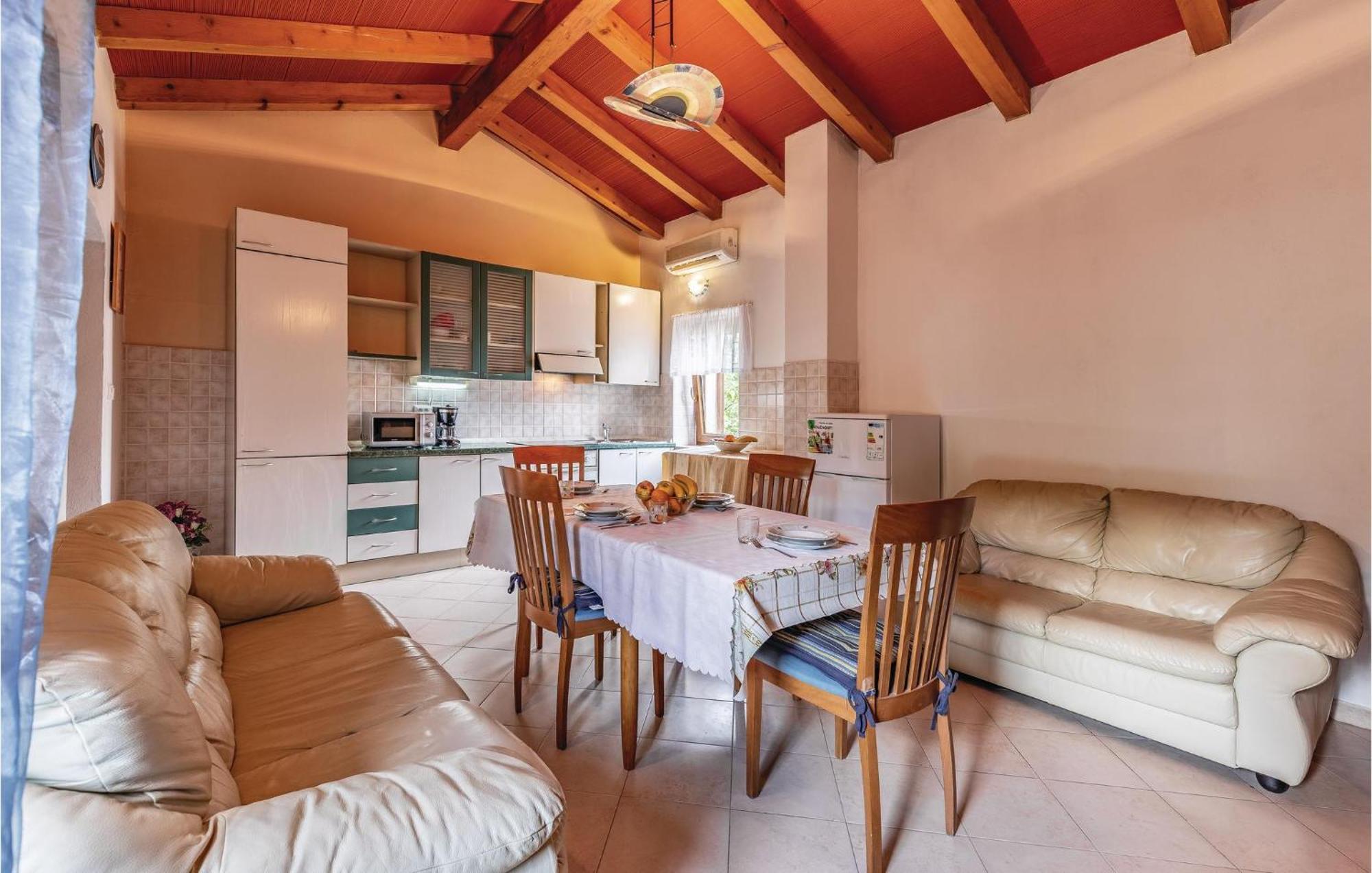2 Bedroom Amazing Home In Rakotule ภายนอก รูปภาพ