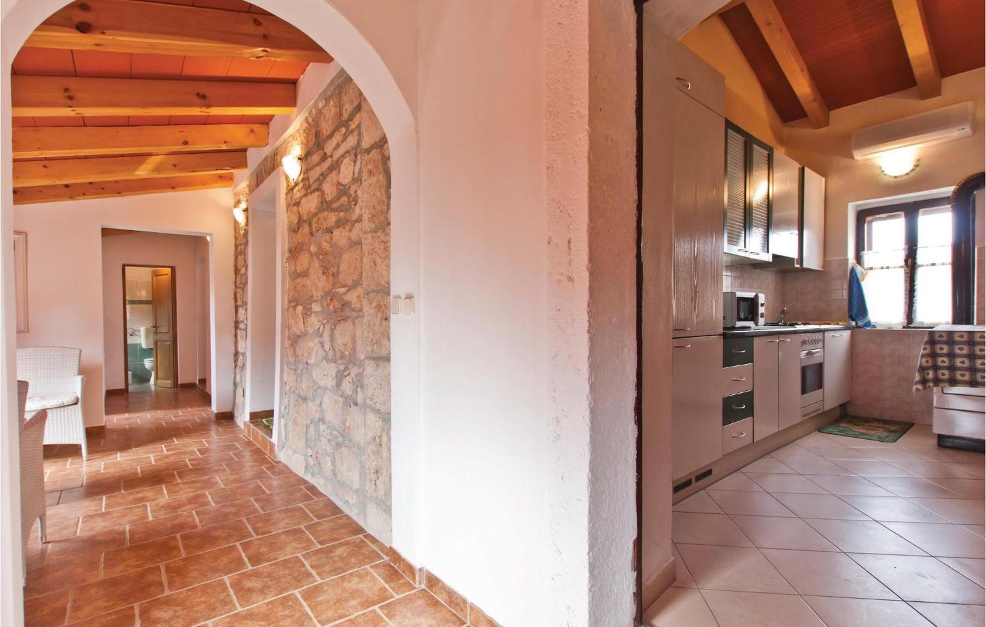 2 Bedroom Amazing Home In Rakotule ภายนอก รูปภาพ